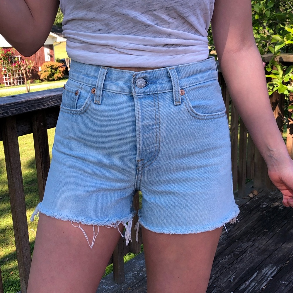 Levi’s Wedgie Jean Short - Size 25